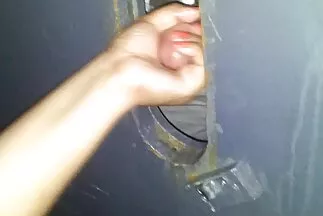 Một phim se x nhật dương vật có kích thước của một con anaconda bò vào âm hộ.