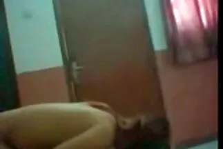 Quan hệ se x nhat tình dục giữa các chủng tộc với một người đàn ông da đen to lớn.