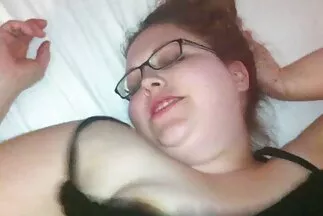 Druzhok đẩy một thành viên vào ngực của Whitney Westgate. x video nhật bản