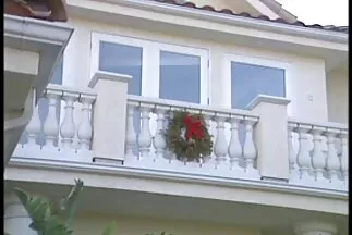 Cặp vợ chồng trung niên se x nhat bản cưỡi ngựa.