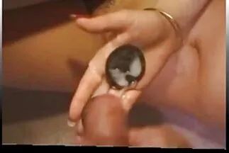 Một cô videos x nhat gái trẻ và một tên biến thái.