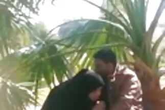 Bị bắt trong một trận mưa như trút nước. xxx video nhat ban