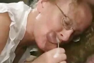 Con trai riêng ngửi quần lót của mẹ kế video x nhat ban và chịch em SỮA.