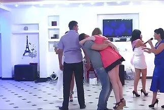 Blondie se x nhat chịch một anh chàng trong hậu môn.